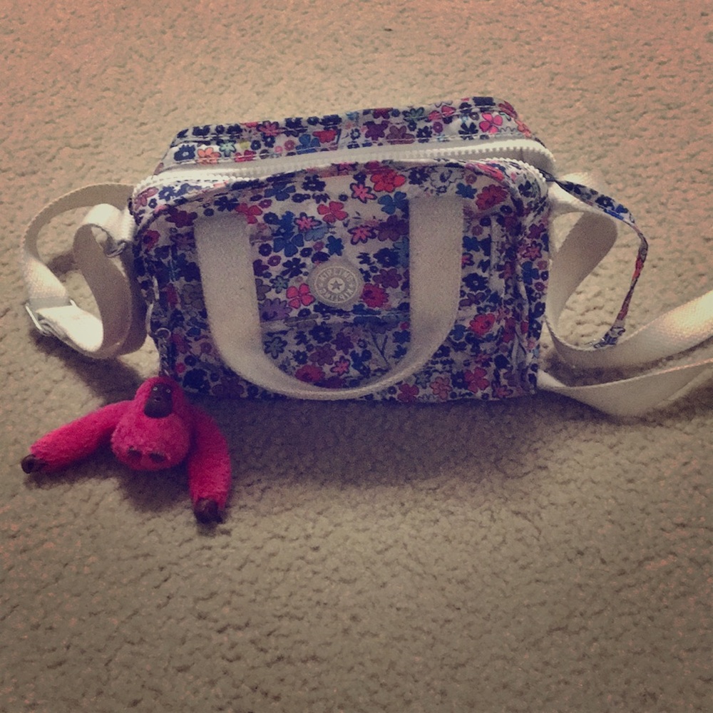 Kipling bag, comes with monkey charm, gently used.